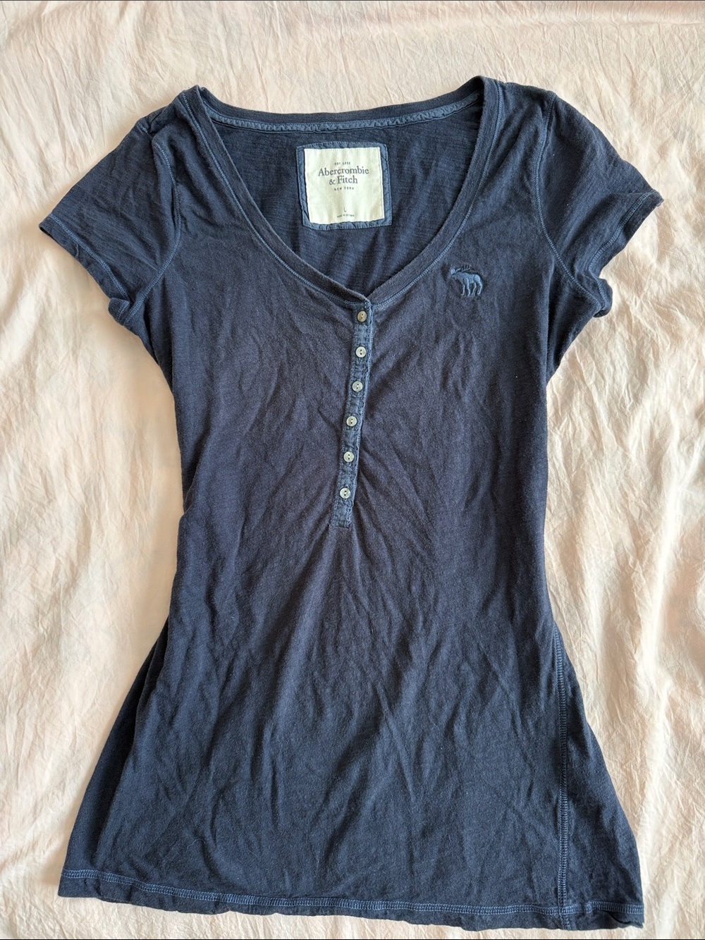 Y2K navy blue Abercrombie short sleeve henley